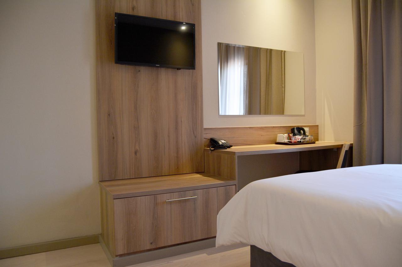 Regal Inn Hotel Мидранд Экстерьер фото